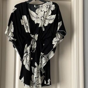 Summer beach worthy Blouse with cinch Tie Front